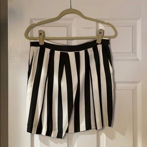 Zara • Black & White Vertical Striped Skirt